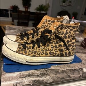 Size 7 leopard print converse. EC!!. Satin inset. Rare. No wear on tread